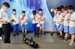 飞赞科技春晚机器人走红，具身智能引领未来智能生活新潮流