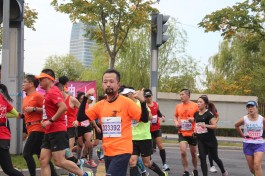 揭秘网络充赞内幕：虚假点赞如何影响品牌营销与真实用户？