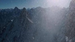 夏季爆款610卡冰雨：独特口感源于啥？新鲜水果+特制冰块