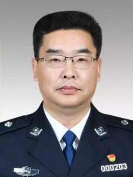 【上海3名干部被免职
 /上海3名干部被公诉】