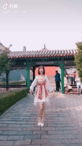 抖音直播盈利揭秘：多种赚钱方式及主播吸粉技巧大公开