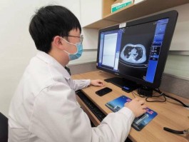 【美新冠确诊超737万
 /美国新冠确诊超797万】